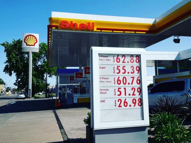 Aumentaron las naftas: los nuevos precios de YPF, Shell y Axion